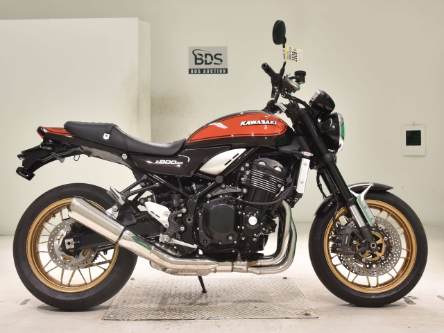 Kawasaki Z900RS 2023