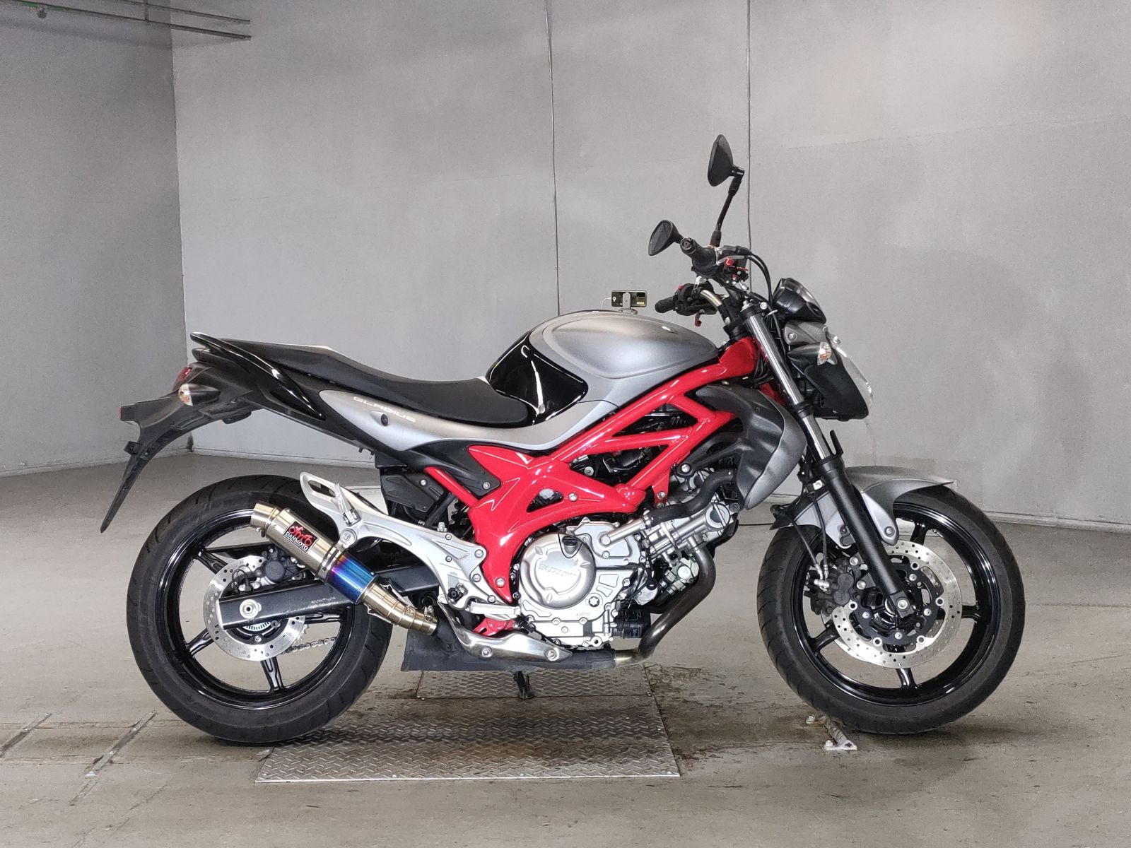 Suzuki GLADIUS SFV400 2019