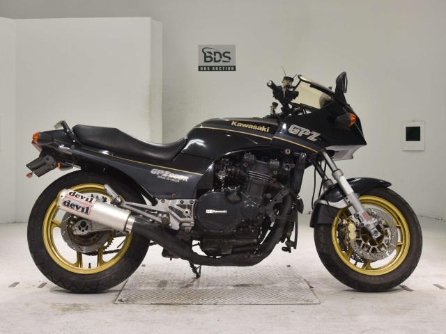 Kawasaki GPZ900R 1990