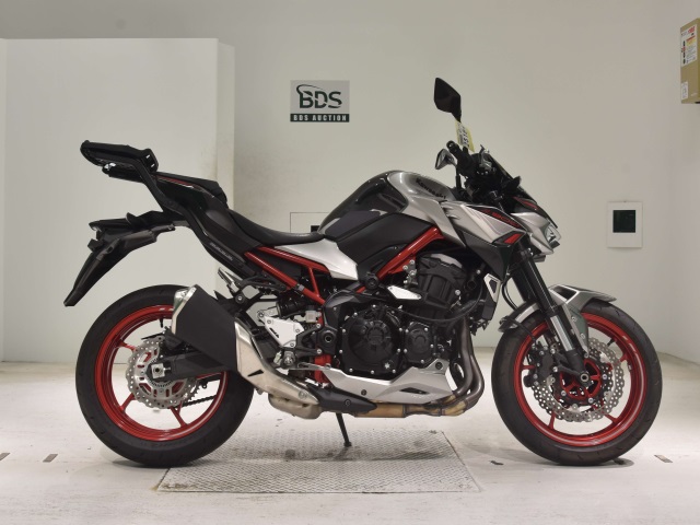 Kawasaki Z900 2023