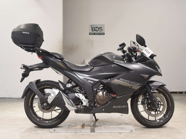 Suzuki GIXXER250SF