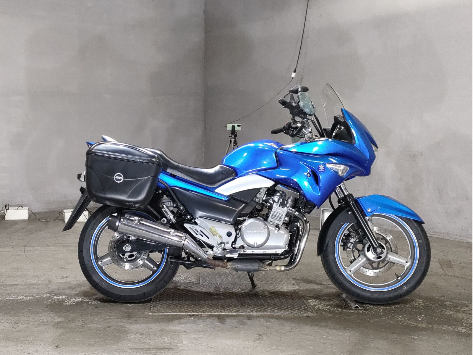 Suzuki GSR250S