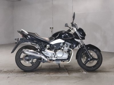 Suzuki GSR250