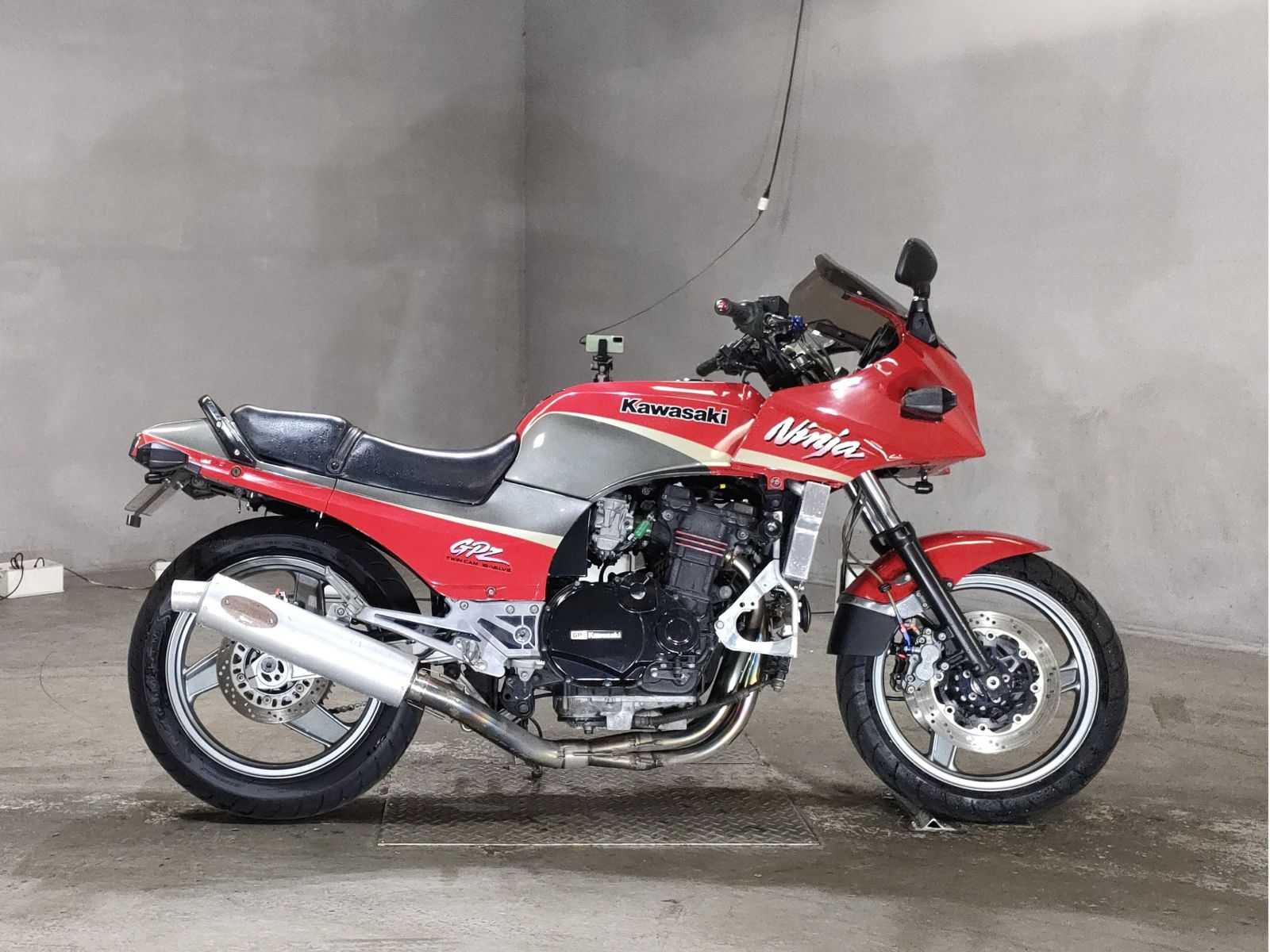 Kawasaki GPZ900R 1998