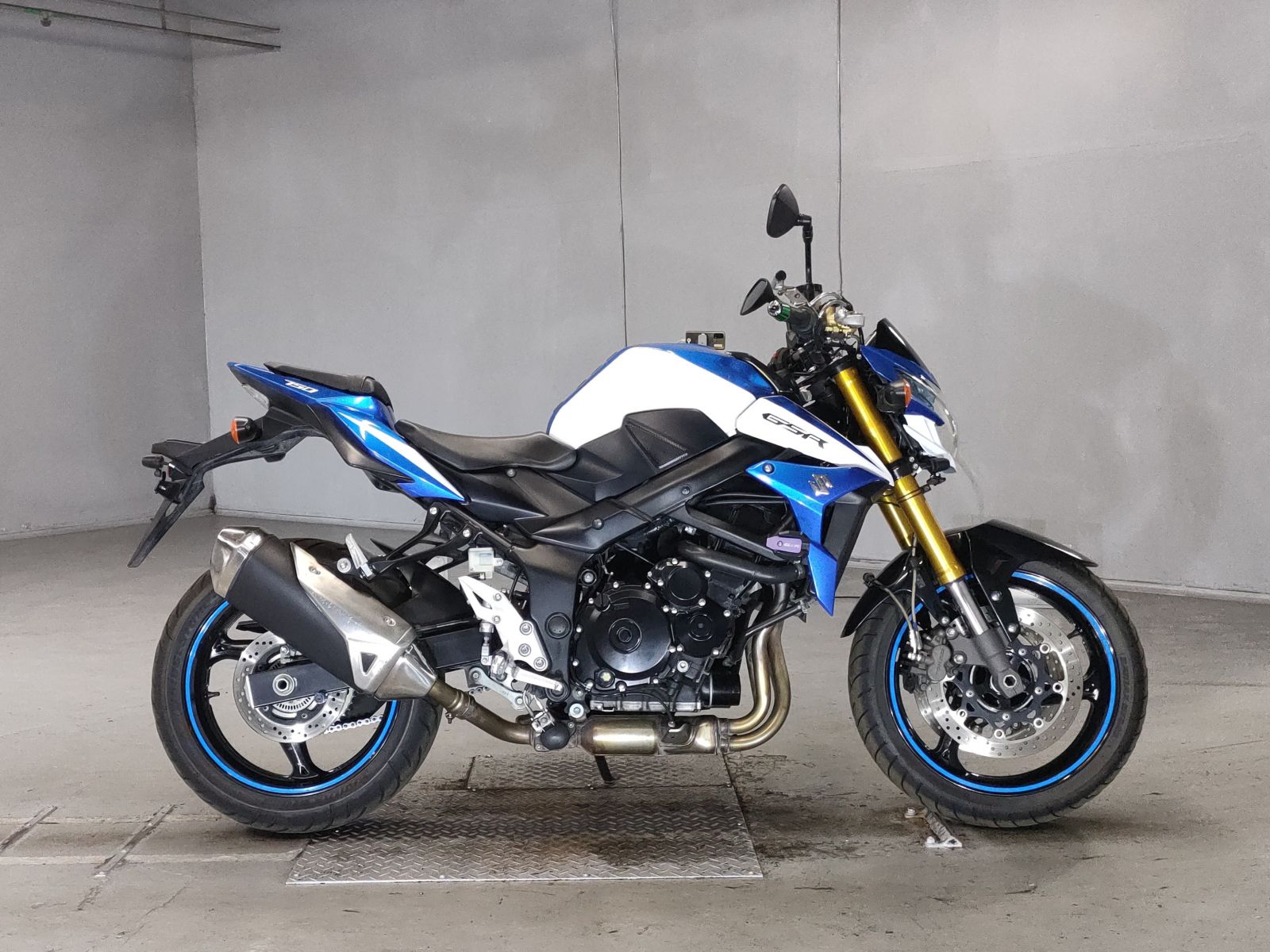 Suzuki GSR750 2014