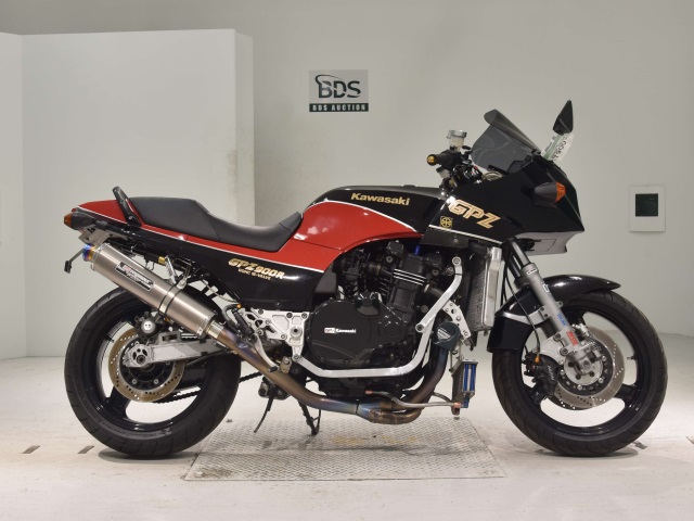 Kawasaki GPZ900R 1987
