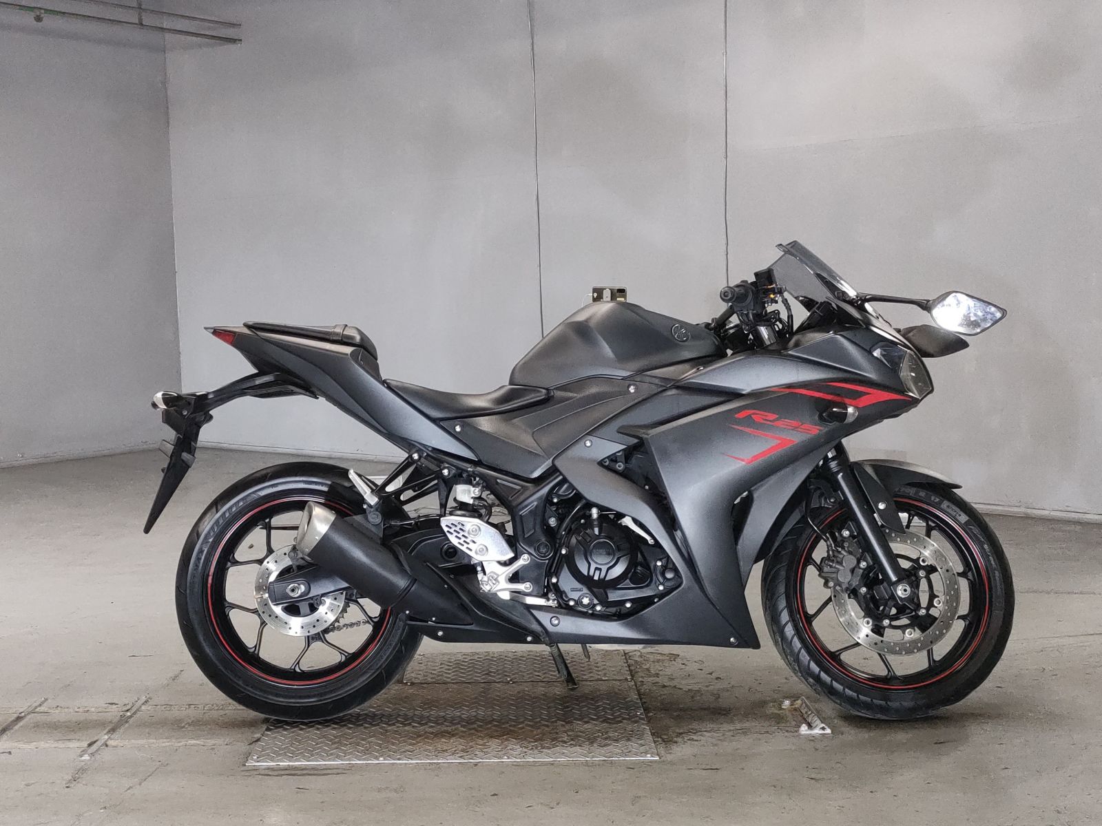 Yamaha YZF-R25 2016