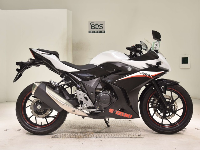 Suzuki GSX250RA