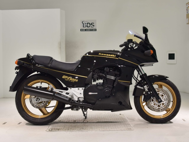 Kawasaki GPZ900R 1990