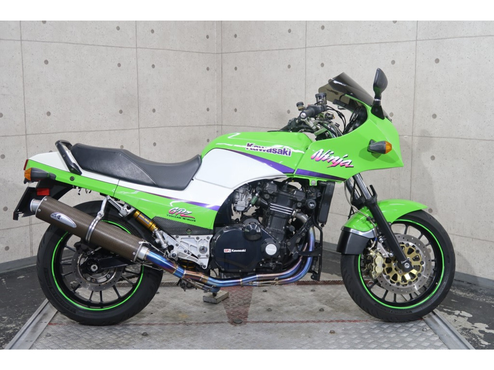 Kawasaki GPZ900R 2002