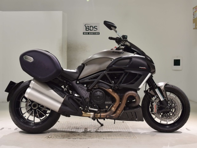 Ducati DIAVEL STRADA 2013