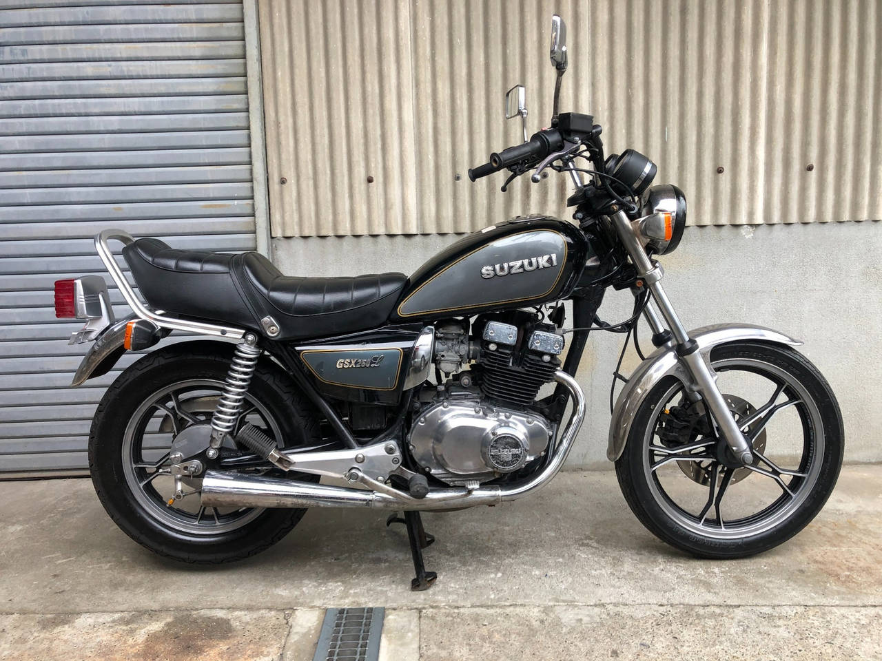 Suzuki GSX250 KATANA