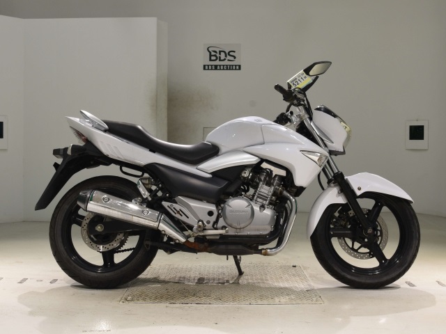 Suzuki GSR250