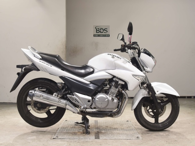 Suzuki GSR250
