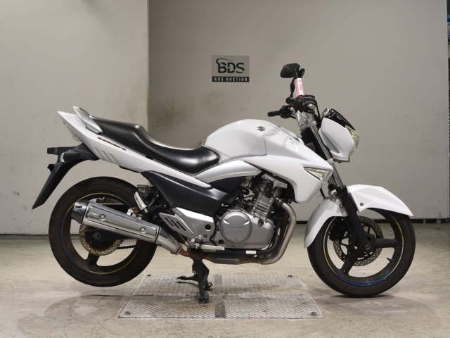 Suzuki GSR250