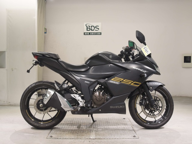 Suzuki GIXXER250SF