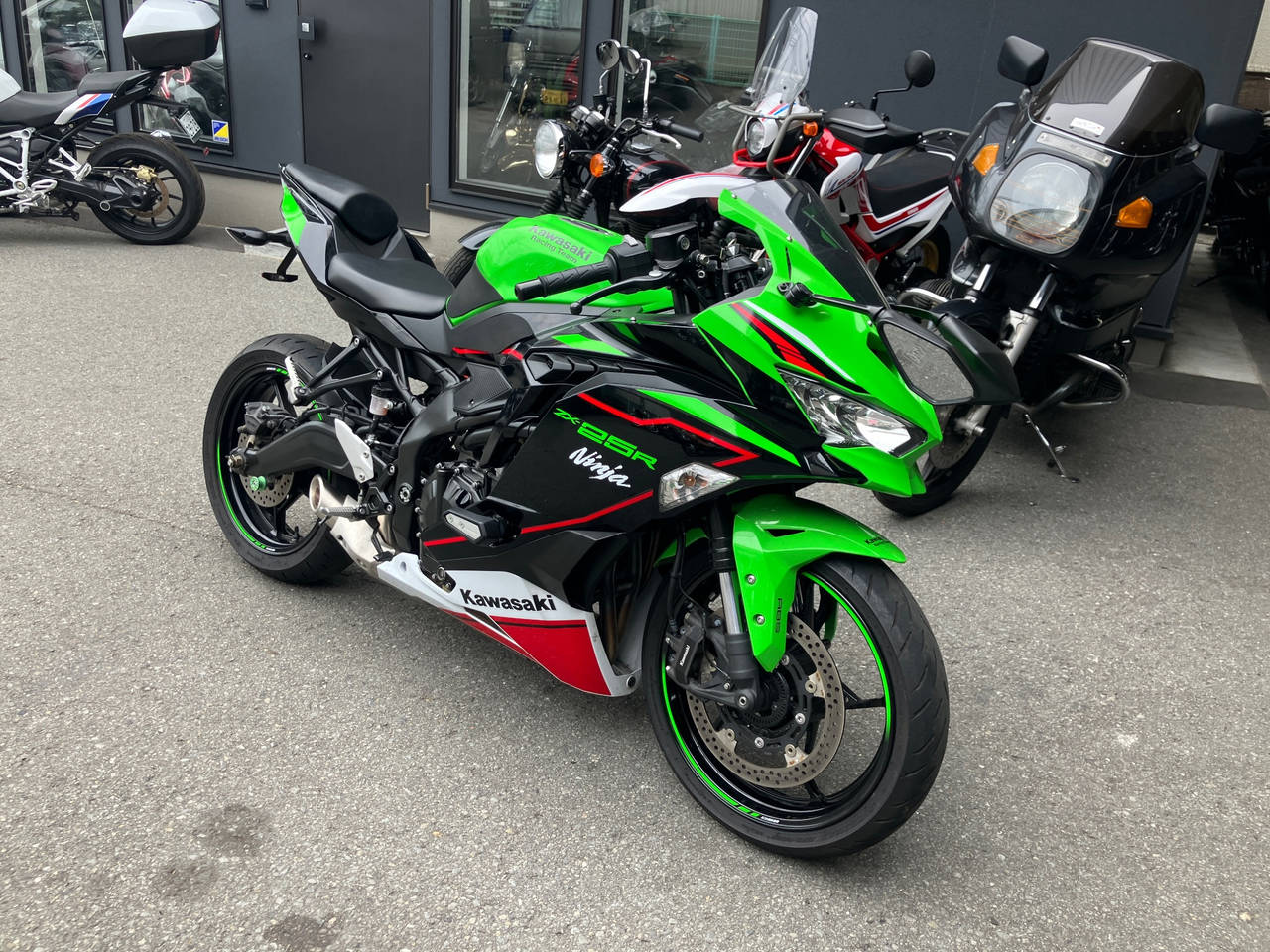 Kawasaki NINJA ZX-25R KRT 2022