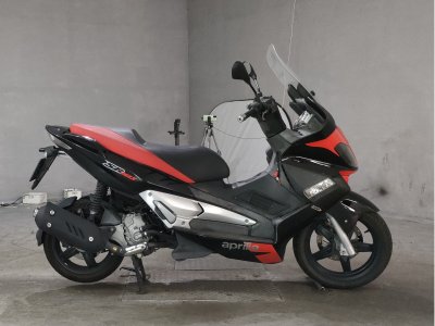 Aprilia SR MAX300
