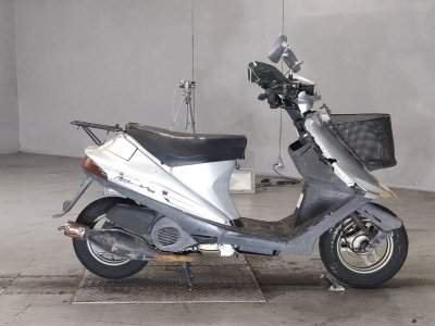 Suzuki ADDRESS V100