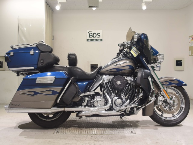 HD FLHTCUSE1800 CVO 2010