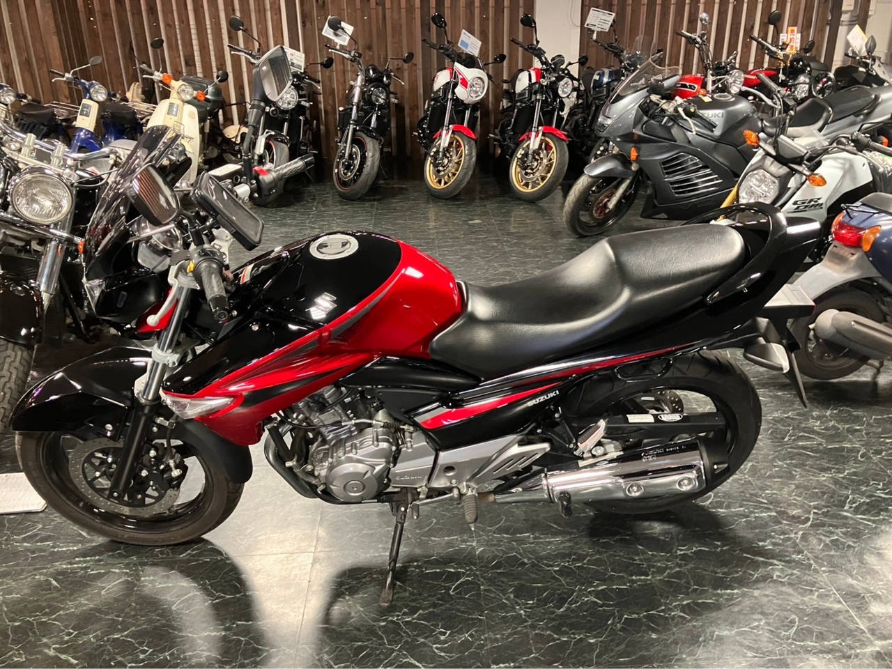 Suzuki GSR250