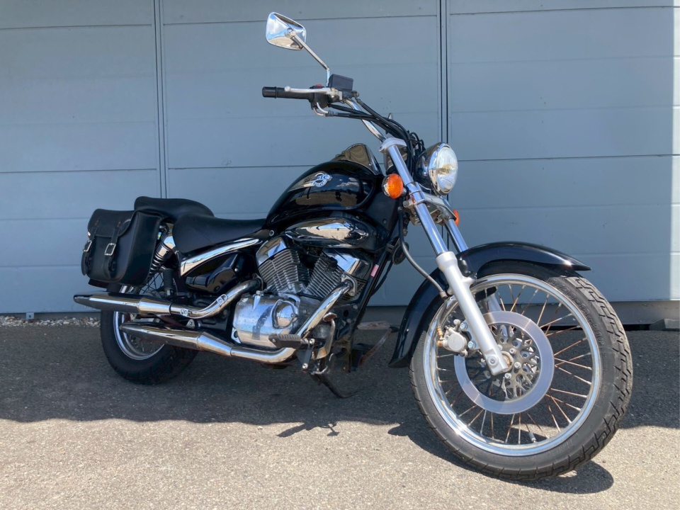 Suzuki INTRUDER 250LC