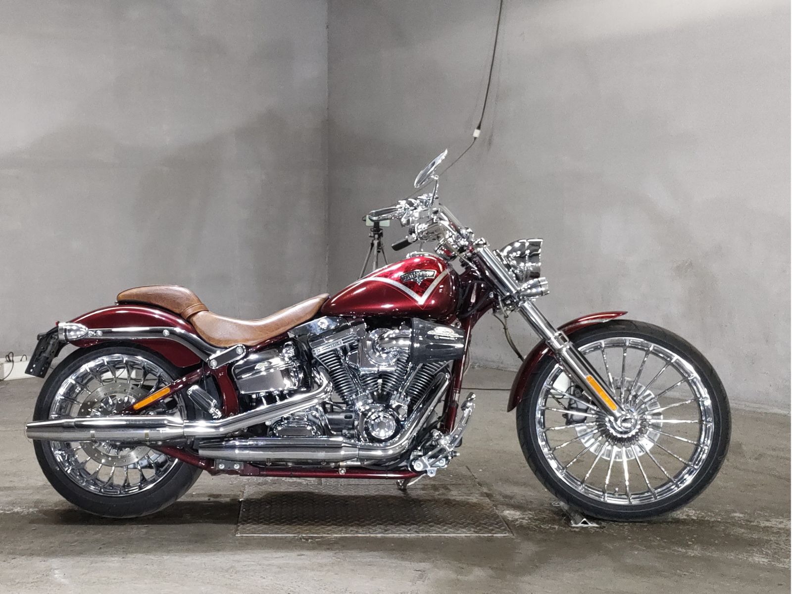 HD BREAKOUT FXSB1800 2013