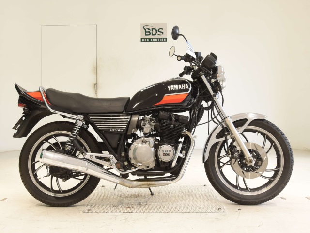 Yamaha XJ550