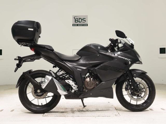 Suzuki GIXXER250SF