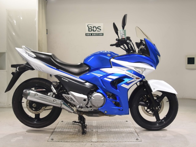 Suzuki GSR250F