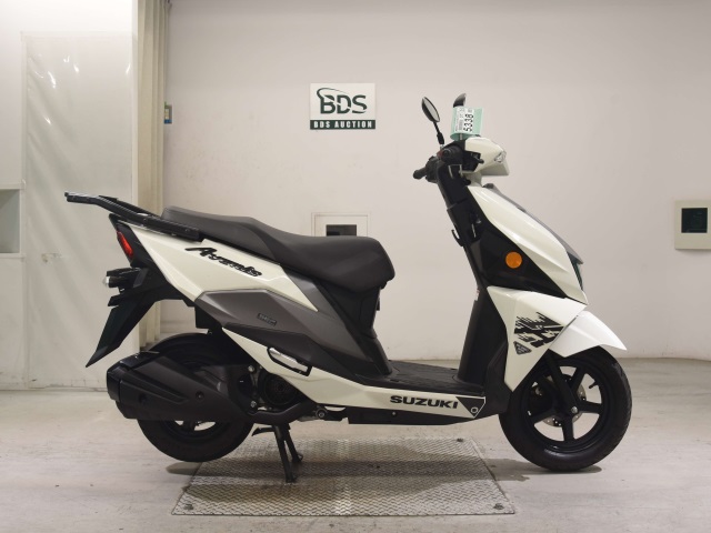 Honda AVENIS 2022