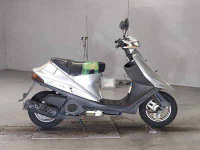 Suzuki ADDRESS V100