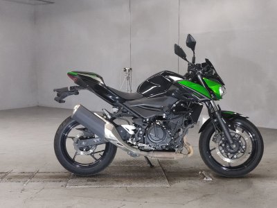 Kawasaki Z400 2022