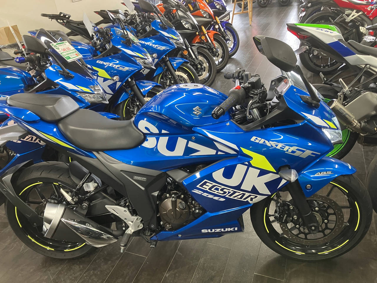 Suzuki GIXXER250SF