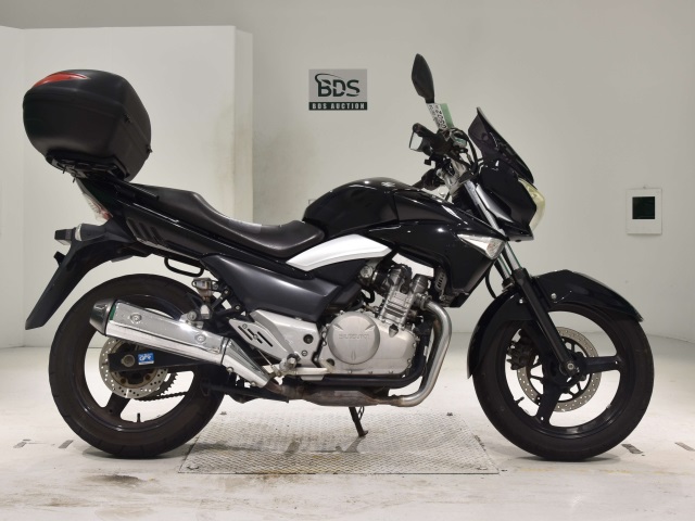 Suzuki GSR250