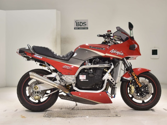 Kawasaki GPZ900R 1999