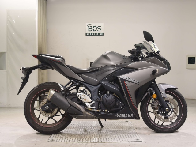 Yamaha YZF-R25 2016