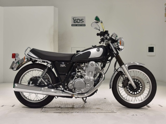 Yamaha SR400 2021