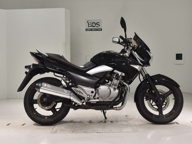 Suzuki GSR250