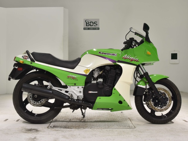 Kawasaki GPZ900R 1999