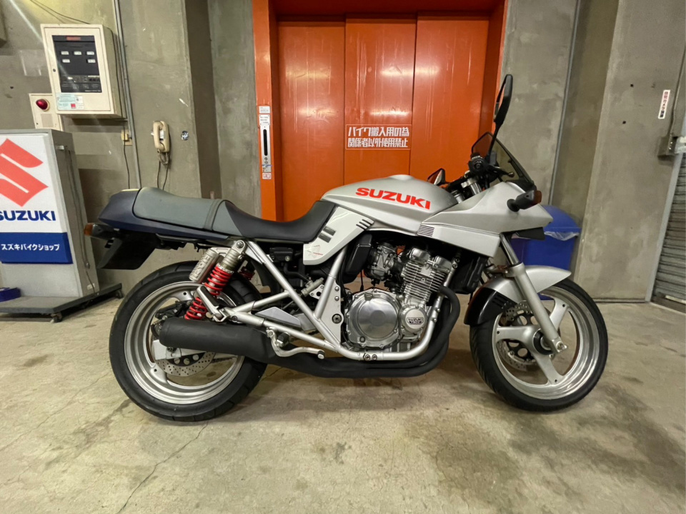 Suzuki GSX250S KATANA