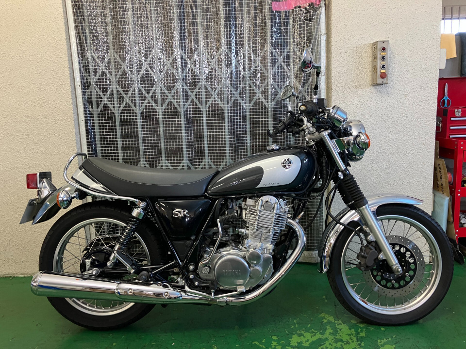 Yamaha SR400 2021