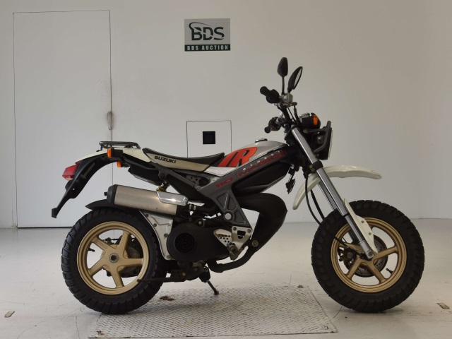Suzuki TR110S