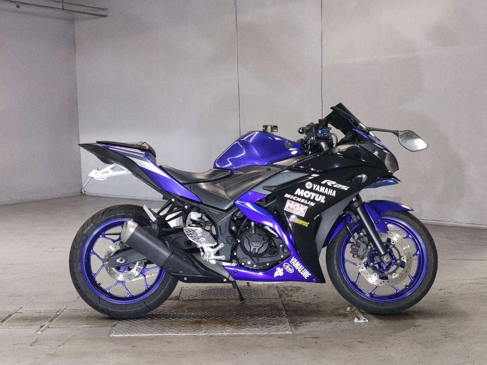Yamaha YZF-R25 2015