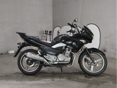 Suzuki GSR250S