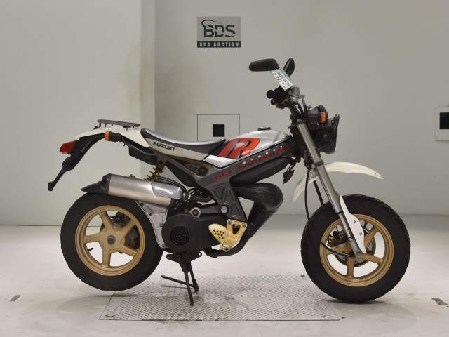Suzuki TR110S