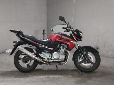 Suzuki GSR250S