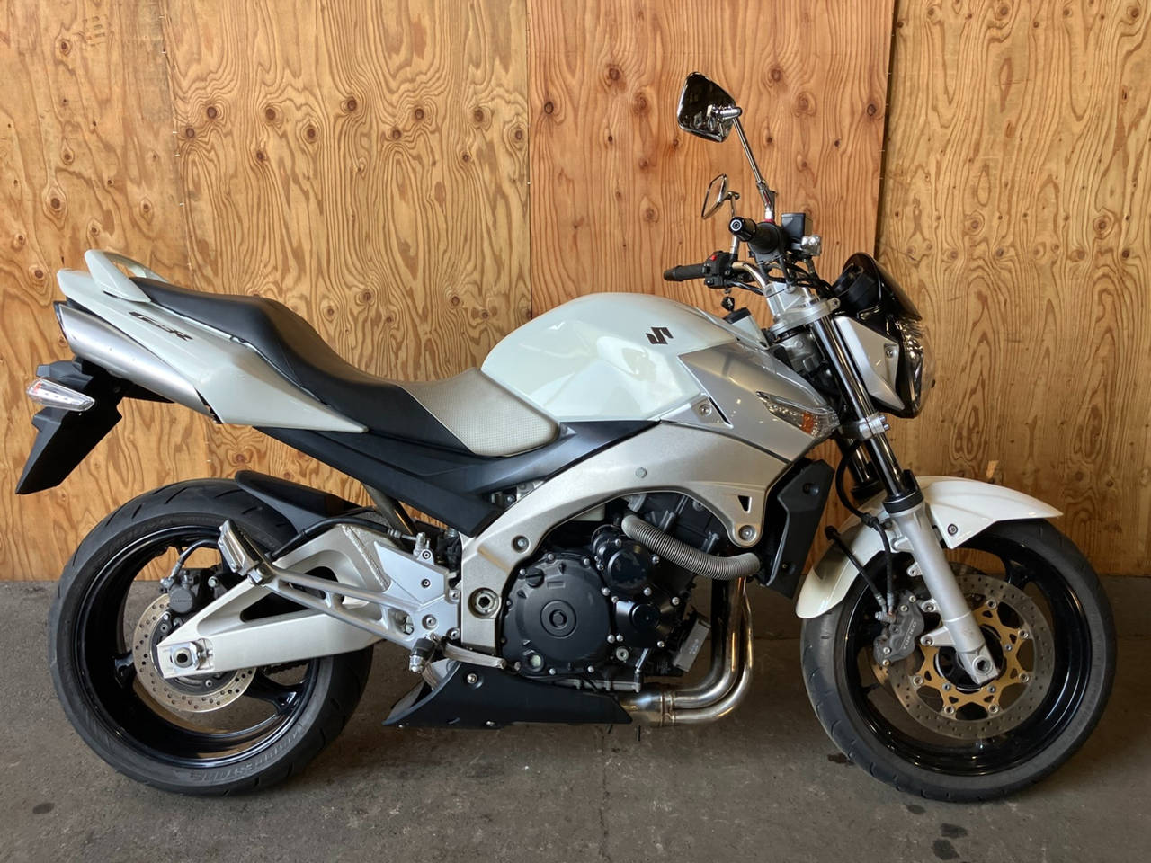 Suzuki GSR400 2009