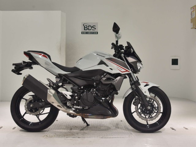 Kawasaki Z400 2022
