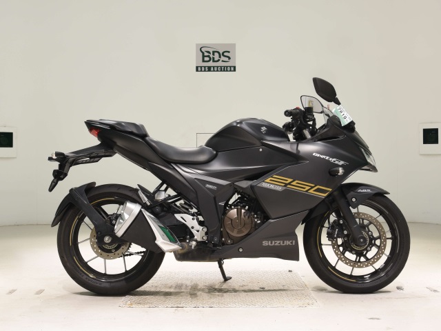Suzuki GIXXER250SF
